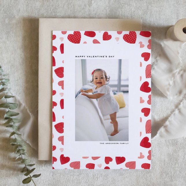 Cartão De Festividades Feliz dia de os namorados de Fotografias do Red Wa (Customizable modern Happy Valentine's Day card with cute watercolor hearts pattern. )