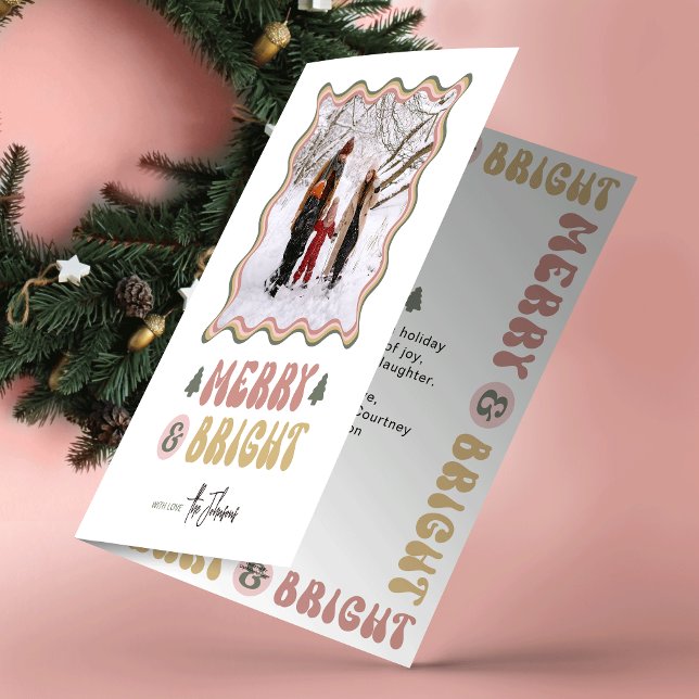 Cartão De Festividades Feliz e Brilhante Foto de diversão com Retro no Na (Embrace the nostalgic charm with this fun Merry & Bright Photo Christmas Greeting Card)