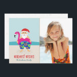 Cartão De Festividades Feliz Funny Tropical Beach Papais noeis Foto de Na<br><div class="desc">Este adorável cartão com fotos de feriado apresenta Papais noeis tropicais desenhados à mão, vestindo troncos coloridos de natação e um flutuador brilhante de piscina fuchsia flamingo! Outros detalhes incluem uma praia arenosa, o oceano, um céu azul, e tipografia na moda, lendo, "Desejos Mais Quentes". Fácil de personalizar com sua...</div>