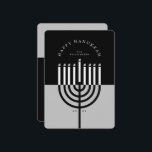 Cartão De Festividades Feliz Hanukkah Modern Menorah Vela Negra e Cinza<br><div class="desc">Feliz Chanucá, mande seus desejos de Chanucá para sua família e amigos com nosso lindo e moderno cartão de feriado personalizável. Nossa design apresenta nossa vela menorah moderna. É usada uma paleta de cores moderna para preto e cinza. "Feliz Chanucá" está escrito em uma fonte moderna e arca ao redor...</div>