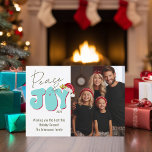 Cartão De Festividades Feliz Joy Retro Font 1 Fotografia Natal da Família<br><div class="desc">Esta design de Paz e Joy festiva foi criada usando uma fonte moderna e divertida e minha letra de bloco escrita em um anos 80 retrô em azul aqua e vermelho tocado com minha mão pintou chapéu de Papai Noel com holly e bagas para fazer sua foto de família brilhar...</div>