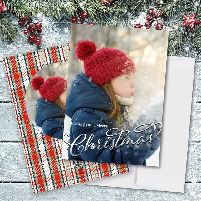 Cartão De Festividades Feliz Natal Clássico de Caligrafia Xadrez Vermelha (Merry Christmas red and green plaid photo card template)