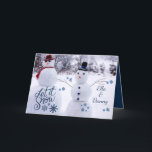 Cartão De Festividades Feliz Natal da Família Snowman<br><div class="desc">Um Cartão de Férias de Natal da Família Snowman Engraçado, desenhado com dois bonitos bonitos bonitos bonitos bonitinhos num cenário de inverno. O texto inicial inclui: "Deixe-o nevar, e seus nomes." O texto da dentro inclui: Sua mensagem de Natal - Feliz Natal e Feliz ano novo, e seus nomes familiares,...</div>