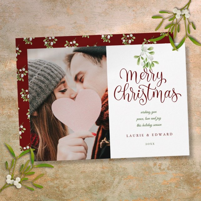 Cartão De Festividades Feliz Natal Elegante MistletoCasais Foto (Merry Christmas Elegant Mistletoe Couples Photo Holiday Card)