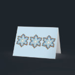 Cartão De Festividades Feliz Natal Feriados Azuis Flocos de Neve Hanukkah<br><div class="desc">As placas apresentam uma ilustração marcadora original de um biscoito de açúcar azul em forma de floco de neve. Perfeito para o Natal ou Hanukkah! Este design de férias também está disponível em uma variedade de outros produtos. Não vê exatamente o que está procurando? Entre em contato com Rebecca para...</div>