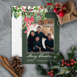 Cartão De Festividades Feliz Natal Holly e Berry Greenery Foto<br><div class="desc">Simplicidade elegante neste design de buquê de coloração de água de coloração oca e de morango com fita vermelha, sua foto e a saudação "Feliz Natal". Basta adicionar seu nome de família e o ano na frente e suas mensagens exclusivas (ou excluir texto em campos de modelo) na parte traseira....</div>