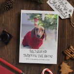 Cartão De Festividades Feliz Natal para o Cachshund<br><div class="desc">Possui um Dachshund? Então este é o Cartão de Férias de Natal para você. Basta carregar uma foto do seu lindo cão dachshund ou guardar a foto que já foi apresentada. O cartão lê a citação engraçada 'dachshund through the snow!' e é assinado com feliz natal e seu nome. Todo...</div>