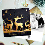 Cartão De Festividades Feliz Natal Reindeer Trio Foto<br><div class="desc">Aproveite enviar uma bela trio de renas em pé nas colinas da floresta olhando para o céu com flocos de neve e lua. Modelo de foto no verso e saudando modelos de texto na frente. Fundo preto.</div>