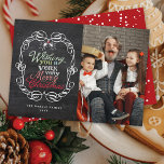 Cartão De Festividades Feliz Natal Rustic Chalkboard Mistletofotos<br><div class="desc">"Desejando Um Feliz Natal" Típica De Saudação Colorida Dentro De Um Quadro De Vintagem Tradicional, Quadro De Natal Russo Com Cartão De Feriado De Foto Mistletoes. Concebido por gordura*fa*estanho. Fácil de personalizar com seu próprio texto, foto ou imagem. Para pedidos personalizados, entre em contato direto com o . Aplicam-se taxas...</div>