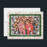 Cartão De Festividades Feliz Natal Rustic Feriado Fotográfico Floco de Ne<br><div class="desc">Feliz Natal Rustic Snowflake Photo Holiday Card - apresenta a sua fotografia espantosa rodeada por flocos de neve brancos e snowflake e groselhas. Nosso modelo torna tão fácil para você personalizar seu cartão de Natal. Todo texto é editável. O cartão faz parte de uma coleção. Desenvolvido por Beverly Bainbridge Magnolia...</div>