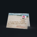 Cartão De Festividades Feliz Natal Sandy Snowman para negócios<br><div class="desc">bonitinho bonitinho de neve na praia tropical com uma saudação feliz de Natal na praia areia e fundo do surf oceânico</div>
