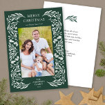 Cartão De Festividades Feliz Natal White Greenery Foto de Mensagem<br><div class="desc">Este cartão verde-escuro de Natal apresenta uma elegante borda verde branca de inverno do que enquadra a foto vertical. O verso oferece texto personalizado para sua mensagem pessoal.</div>