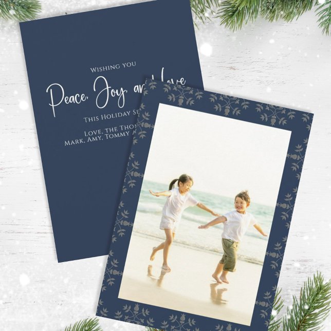 Cartão De Festividades Feriado Joy Love Elegante Snowflakes 1 Foto (Christmas holiday simple peace, joy, and love navy blue photo card. )