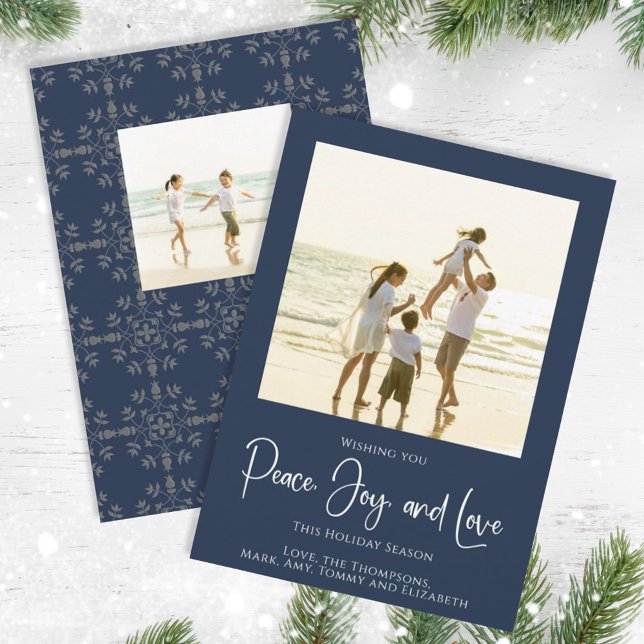 Cartão De Festividades Feriado Joy Love Elegante Snowflakes 2 Foto (Christmas holiday simple peace, joy, and love navy blue photo card. )