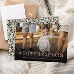 Cartão De Festividades Feriados Felizes Simples Elegantes Floral de Volta<br><div class="desc">Este belo cartão com fotos de feriado apresenta na moda, tipografia moderna no fundo, lendo, "Feliz feriado" no marfim. Uma camada escura de gradiente permite que o texto se destaque contra qualquer foto. O verso do cartão contém um padrão floral e verde desenhado manualmente em cores tradicionais, de cor verde...</div>