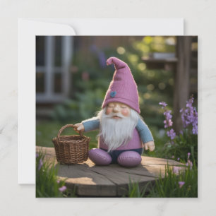 Cartão De Festividades Figura de Gnome Fofinho com Cesto Tecido no Verão