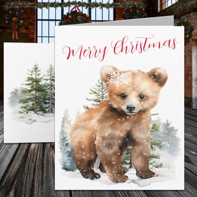 Cartão De Festividades Filhote de Urso Pardo no Bosque de Inverno em uma  (Winter Woodland Grizzly Bear Cub In A Pine Forest Holiday Card)