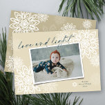 Cartão De Festividades Flocos de Neve Elegantes Foto De Amor E Chanucá Le<br><div class="desc">Flocos De Neve Brancos Elegantes De Inverno Flores 'Amor E Luz' Em Manuscrito, Cartão com fotos De Chanucá. O script de escrita manual e o plano de fundo podem ser alterados para qualquer cor da sua escolha. Arte projetada / original por gordura*fa*estanho. Fácil de personalizar com sua própria mensagem de...</div>