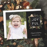 Cartão De Festividades Florais de inverno elegantes | Foto alegre Natal H<br><div class="desc">Envie na moda, cartões de natal de fotos elegantes para amigos e familiares com esta placa plana de 1 foto. Apresenta uma mão pintada de design floral em verde-oliva escuro, cor de laranja queimada de terracota, marfim e pêssego sobre um fundo preto (a cor de fundo pode ser personalizada, se...</div>