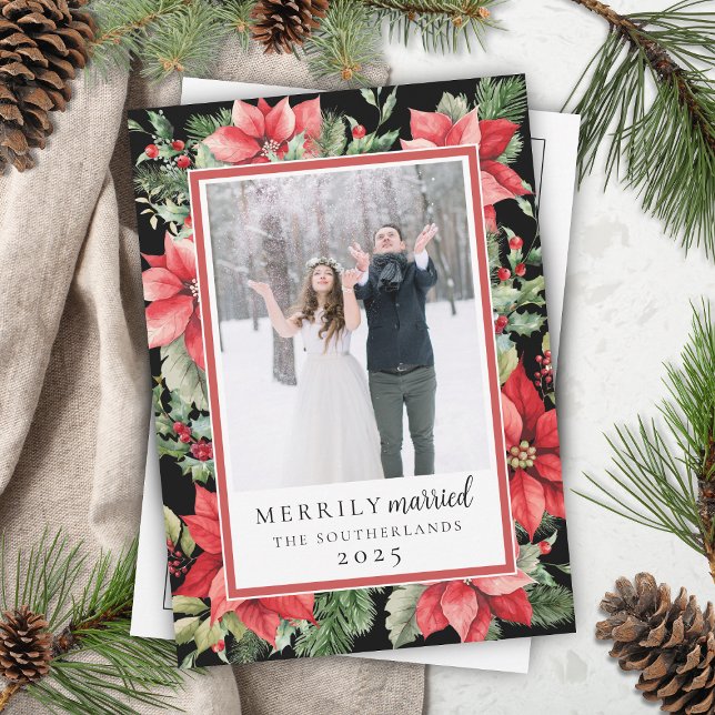 Cartão De Festividades Floral Formal Moderno Casado Recém-casado (elegant formal red poinsettia winter floral newlyweds merrily married holiday card with black )
