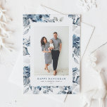 Cartão De Festividades Flores Azuis De Aquarela Foto Feliz De Chanucá<br><div class="desc">Feliz Hanukkah! Envie cartões de natal quentes para sua família e amigos com este cartão de Chanucá personalizável. Ele apresenta um padrão de aquarela de flores azuis. Personalize este cartão de foto Hanukkah adicionando seus detalhes. Este cartão botânico Hanukkah está disponível em vários estoques de cartolina.</div>