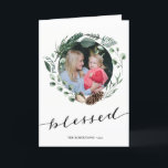 Cartão De Festividades Folhagem Elegante de Eucalyptus de Script Negra Mo<br><div class="desc">Envie desejos e saudações de férias a amigos, colegas e familiares em cartões de natal simples, bonitinhos, chicos, elegantes e modernos de design festivo, do estilo natural de cor! Uma bela faixa de coroa de folhas de cor-de-água verde-macia, pintadas (pinheiro, eucalipto, samambaia), com bonito cones de pinheiro castanho e magnólia...</div>