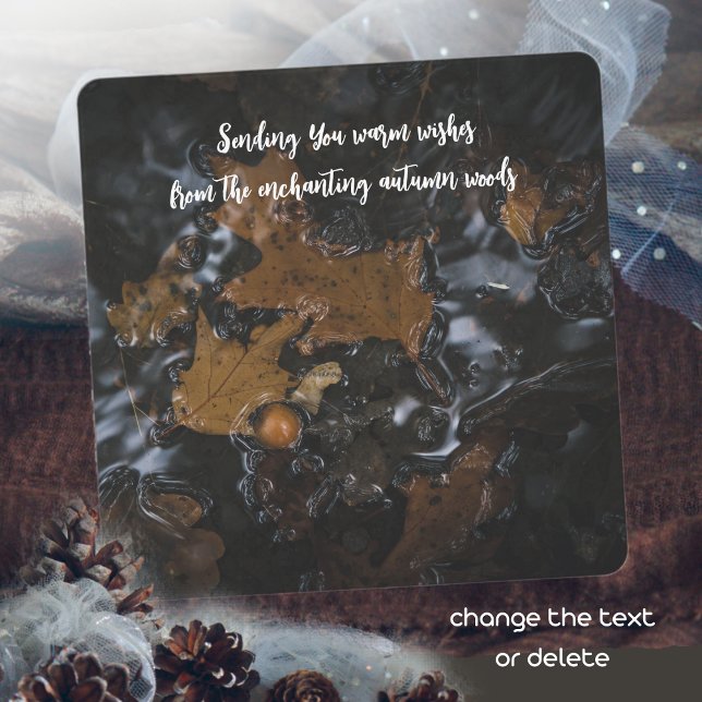 Cartão De Festividades Folhas e bolotas de carvalho em águas escuras (Criador carregado)