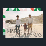 Cartão De Festividades Foto colorida brilhante guião geométrica de Natal<br><div class="desc">Foto colorida e divertida,  design de Natal com script de tipografia geométrica. Fios vermelhos,  verdes e cor-de-rosa.</div>