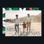 Cartão De Festividades Foto colorida brilhante guião geométrica de Natal<br><div class="desc">Foto colorida e divertida,  design de Natal com script de tipografia geométrica. Pista vermelha,  verde,  azul marinho e rosa.</div>