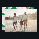 Cartão De Festividades Foto colorida brilhante guião geométrica de Natal<br><div class="desc">Foto colorida e divertida,  design de Natal com script de tipografia geométrica. Fios vermelhos,  verdes e cor-de-rosa.</div>