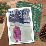 Cartão De Festividades Foto com Feliz Natal - fundo botânico<br><div class="desc">Uma grande foto de Natal com uma borda branca faz um cartões de natal moderno e ousado. Design de trás A design de trás inclui um padrão botânico de Natal em vermelhos tortuosos e verdes. Os tons de coordenadas verdes com a borda fina ao redor da frente da placa. Foto...</div>