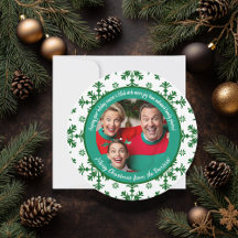 Foto da família engraçada cheia de alegria verde e