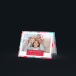 Cartão De Festividades FOTO DA FAMÍLIA Mínimo de rosa vermelho geométrico<br><div class="desc">por kat massard >> WWW.SIMPLYSWEETPAPERIE.COM<<< An elegant card design featuring quote that you can change yourself! White geometric border on the backside, giving you the opportunity to handwrite a personal message or place a full portrait photo. NOTE >> Entre em contato comigo kat@simplysweetpaperie.com se precisar de ajuda para redimensionar perfeitamente...</div>