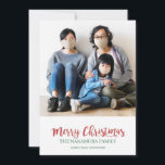 Cartão De Festividades Foto da família personalizada Feliz Natal<br><div class="desc">Foto personalizada da família de Natal feliz com uma reviravolta contemporânea. Podemos estar a distanciar-nos sociais,  mas um pouco de humor às vezes ajuda!</div>