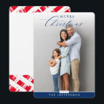 Cartão De Festividades FOTO DA FAMÍLIA Sobreposição de caligrafia moderna<br><div class="desc">por kat massard >> www.simplysweetPAPERIE.com <<< Uma design super simples de cartão de fotos para celebrar a temporada com familiares e amigos. Máxima área para mostrar sua linda família! DICA 1. Para redimensionar/reposicionar a foto, pressione o botão "personalizar". 2. Você também pode alterar as fontes, mover e adicionar mais texto!...</div>