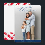 Cartão De Festividades FOTO DA FAMÍLIA Sobreposição de caligrafia moderna<br><div class="desc">por kat massard >> www.simplysweetPAPERIE.com <<< Uma design super simples de cartão de fotos para celebrar a temporada com familiares e amigos. Máxima área para mostrar sua linda família! DICA 1. Para redimensionar/reposicionar a foto, pressione o botão "personalizar". 2. Você também pode alterar as fontes, mover e adicionar mais texto!...</div>