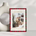 Cartão De Festividades Foto da Xadrez Vermelha Vermelha Natal Clássica<br><div class="desc">Capturar o calor e a tradição dos feriados com este clássico Cartões de foto de Natal vermelho e xadrez verde. O design de tartan eterno, com linhas de interseção de verde amarelo e escuro, traz um toque confortável e festivo aos seus cartões de natal. Perfeito para mostrar suas fotos favoritas...</div>