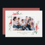Cartão De Festividades Foto das Flores de Natal Vermelhas Elegante Waterc<br><div class="desc">Feliz Natal! Envie desejos de férias e saudações com este cartão com fotos de férias elegante e vintage. Apresenta ilustrações de cor d'água da poinsettia vermelha com verde. Personalize este cartão floral de Natal adicionando a sua foto favorita, saudação, nomes e outros detalhes. Os textos são perfeitamente editáveis. Disponível como...</div>