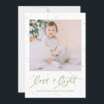 Cartão De Festividades Foto de Amar e Leve Feliz Chanucá<br><div class="desc">Feliz Hanukkah! Envie desejos de férias e saudações à família e aos amigos com este cartão de feriado fotográfico. Apresenta a citação de caligrafia de pincel 'Amor & Luz' com sotaques de estrelas. Personalize adicionando nomes, mensagens e fotos. Este design está disponível como placa simples, cartão dobrado e cartão postal....</div>