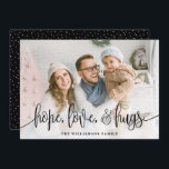 Cartão De Festividades Foto de Cheio de Script Elegante Hope Love Hugs Bl<br><div class="desc">Envie amor esta temporada para sua família e amigos com esses cartões modernos estilados por Orabella Impressões. A camada de texto elegante diz, "esperança, amor e abraços" em preto sobre uma camada branca de gradiente na parte inferior da placa. A parte de trás apresenta pequenos pontos brancos de neve sobre...</div>