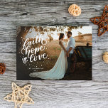 Cartão De Festividades Foto de Fé, Esperança e Amor com Mão<br><div class="desc">Este cartão de feriado contém as palavras "fé,  esperança e amor" gravadas à mão sobre uma foto de sangria de cheio. A frente tem espaço para o seu nome e o ano,  enquanto a parte de trás tem espaço para outra foto,  assim como para uma breve saudação.</div>