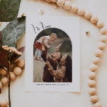 Cartão De Festividades Foto de Feliz de Arco Moderno de Boho<br><div class="desc">Comemore a alegria da temporada com este cartão de festas de feliz de um boho moderno. O script editável exclusivo e chic cria um toque de charme e individualidade. Seu simples, elegante design preto-e-branco, com um quadro clássico de arco boêmico, evoca um humilde ambiente de inverno. A fonte festiva mínima...</div>