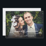 Cartão De Festividades Foto de Feriado Casado Elegante<br><div class="desc">Parabéns de se casar! Espalhe as notícias alegres com este cartão de feriado elegante e chique que diz "casado alegre" e mostra uma colagem de fotos no verso.</div>