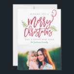 Cartão De Festividades Foto de Férias de Natal Brilhante com Script de Pi<br><div class="desc">Faça uma declaração impressionante nesta temporada de festas com este cartão com fotos de festas de na moda apresentando "Feliz Natal" em uma letra de script de pincel. Personalize a cor do plano de fundo clicando no botão Personalizar. Selecione uma forma recortada ou papel texturizado para um toque especial extra....</div>