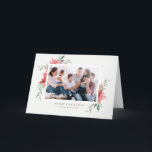 Cartão De Festividades Foto de Flores Vermelhas de natais vintages<br><div class="desc">Feliz Natal! Envie desejos de férias e saudações com este cartão com fotos de férias elegante e vintage. Apresenta ilustrações de cor d'água da poinsettia vermelha com verde. Personalize este cartão floral de Natal adicionando a sua foto favorita, saudação, nomes e outros detalhes. Os textos são perfeitamente editáveis. Disponível como...</div>