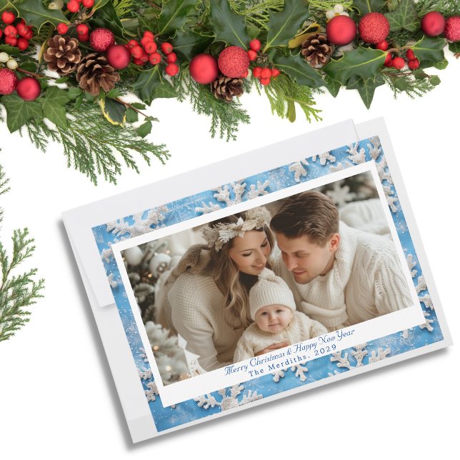 Cartão De Festividades Foto de Natal Blue Snowflake (Elegant Pale Blue Snowflake Photo Card)