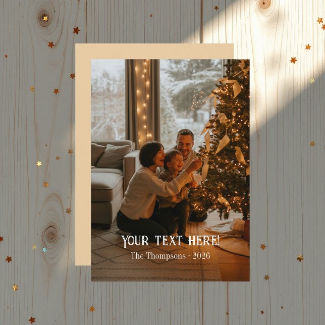 Cartão De Festividades Foto de Natal da Família Típica Moderna Trendy (Trendy Modern Typography Family Christmas Photo Holiday Card)