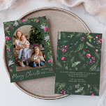 Cartão De Festividades Foto de Natal do Arco Botânico Verde e Brilhante<br><div class="desc">Esta coleção apresenta cor d'água,  florais cor-de-rosa claro,  bagas e verde de inverno com tipografia moderna e elegante,  com padrão botânico invernal de volta.</div>