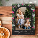 Cartão De Festividades Foto de Natal do Arco Verde de Cinza Escura Chic<br><div class="desc">Esta coleção apresenta cor d'água,  florais cor-de-rosa claro,  bagas e verde de inverno com tipografia moderna e elegante,  com padrão botânico invernal de volta.</div>