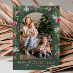 Cartão De Festividades Foto de Natal do Arco Verde Rosa Elegante<br><div class="desc">Esta coleção apresenta cor d'água,  florais cor-de-rosa claro,  bagas e verde de inverno com tipografia moderna e elegante,  com padrão botânico invernal de volta.</div>